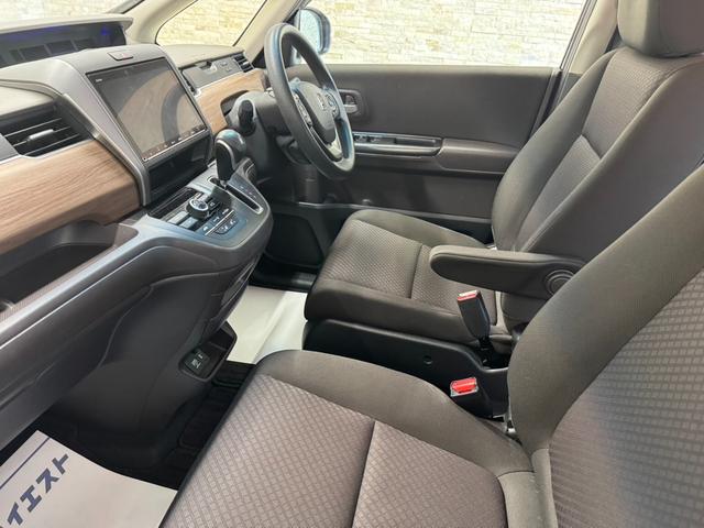 フリード Ｇ・ホンダセンシング　９インチプレミアムナビ　フルセグ　Ｂｌｕｅｔｏｏｔｈ接続　バックカメラ　ＥＴＣ　アダプティブクルコン　レーンキープ　シートヒーター　両側電動スライドドア　ＬＥＤヘッド　スマートキー　プッシュスタート（9枚目）