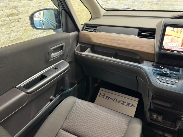 フリード Ｇ・ホンダセンシング　９インチプレミアムナビ　フルセグ　Ｂｌｕｅｔｏｏｔｈ接続　バックカメラ　ＥＴＣ　アダプティブクルコン　レーンキープ　シートヒーター　両側電動スライドドア　ＬＥＤヘッド　スマートキー　プッシュスタート（19枚目）