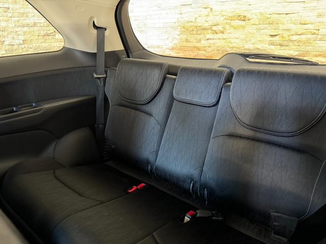 オデッセイ アブソルート　７インチワイドインターナビ　９インチワイドフリップダウン　フルセグ　Ｂｌｕｅｔｏｏｔｈ接続　Ｂカメ　両側スライド片側Ｐスライド　クルコン　ＥＴＣ　ハーフレザー　ＬＥＤヘッド　純正１７インチＡＷ（10枚目）