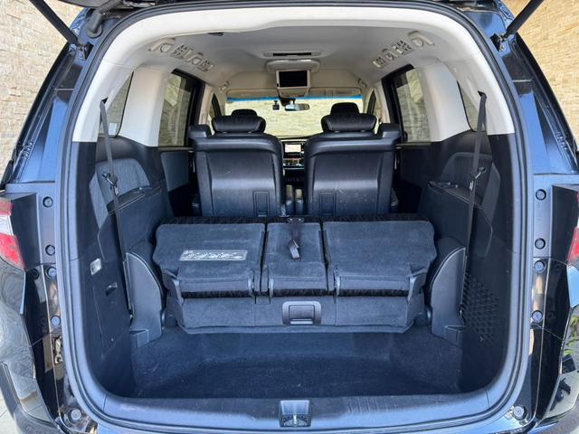 オデッセイ アブソルート　７インチワイドインターナビ　９インチワイドフリップダウン　フルセグ　Ｂｌｕｅｔｏｏｔｈ接続　Ｂカメ　両側スライド片側Ｐスライド　クルコン　ＥＴＣ　ハーフレザー　ＬＥＤヘッド　純正１７インチＡＷ（13枚目）