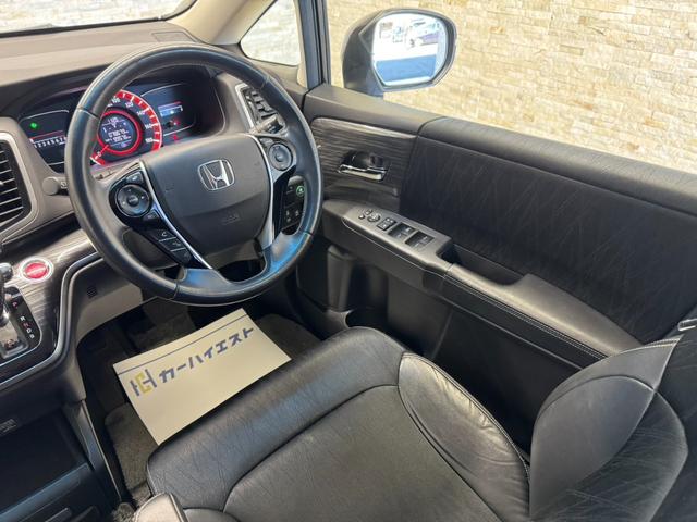 オデッセイ アブソルート　７インチワイドインターナビ　９インチワイドフリップダウン　フルセグ　Ｂｌｕｅｔｏｏｔｈ接続　Ｂカメ　両側スライド片側Ｐスライド　クルコン　ＥＴＣ　ハーフレザー　ＬＥＤヘッド　純正１７インチＡＷ（15枚目）