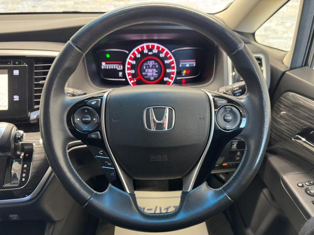 オデッセイ アブソルート　７インチワイドインターナビ　９インチワイドフリップダウン　フルセグ　Ｂｌｕｅｔｏｏｔｈ接続　Ｂカメ　両側スライド片側Ｐスライド　クルコン　ＥＴＣ　ハーフレザー　ＬＥＤヘッド　純正１７インチＡＷ（17枚目）