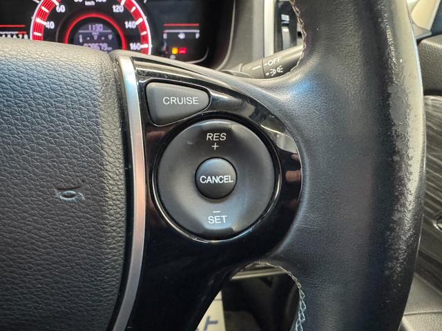 オデッセイ アブソルート　７インチワイドインターナビ　９インチワイドフリップダウン　フルセグ　Ｂｌｕｅｔｏｏｔｈ接続　Ｂカメ　両側スライド片側Ｐスライド　クルコン　ＥＴＣ　ハーフレザー　ＬＥＤヘッド　純正１７インチＡＷ（25枚目）