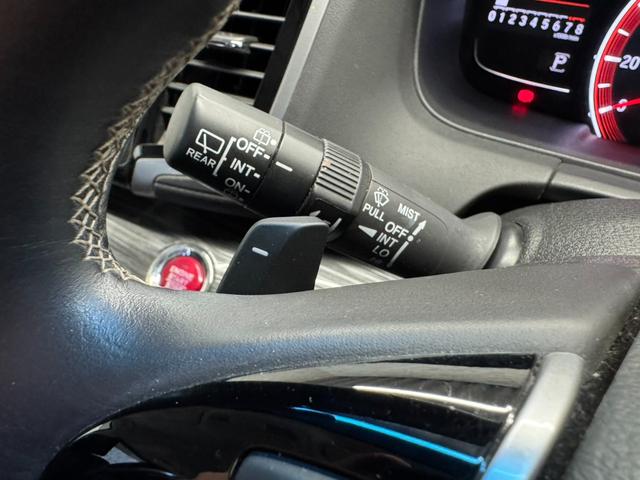 オデッセイ アブソルート　７インチワイドインターナビ　９インチワイドフリップダウン　フルセグ　Ｂｌｕｅｔｏｏｔｈ接続　Ｂカメ　両側スライド片側Ｐスライド　クルコン　ＥＴＣ　ハーフレザー　ＬＥＤヘッド　純正１７インチＡＷ（26枚目）