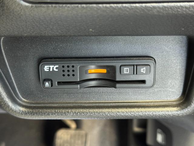 オデッセイ アブソルート　７インチワイドインターナビ　９インチワイドフリップダウン　フルセグ　Ｂｌｕｅｔｏｏｔｈ接続　Ｂカメ　両側スライド片側Ｐスライド　クルコン　ＥＴＣ　ハーフレザー　ＬＥＤヘッド　純正１７インチＡＷ（29枚目）