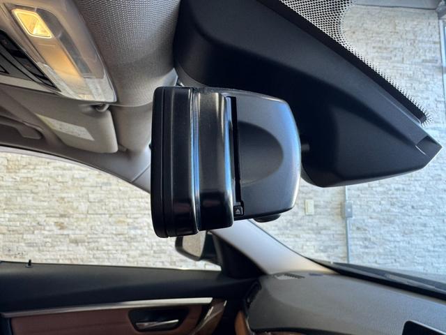 ３シリーズ ３２０ｄ　ラグジュアリー　純正ナビ　Ｂｌｕｅｔｏｏｔｈ接続　バックカメラ　メモリ付きパワーシート　ブラウンレザーシート　ＥＴＣ　クルーズコントロール　レーンキープ　ディスチャージドランプ　オートライト　純正１７インチＡＷ（32枚目）