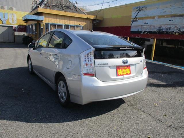 プリウス Ｌ　１オーナー　ＳＤナビ　ワンセグ　ＥＴＣ　前後ドライブレコーダー　プッシュスタート　オートライト　タイヤ９分山　カーテンＳＲＳ　禁煙車　ウインカーミラー　ｉ－ｓｔｏｐ（6枚目）