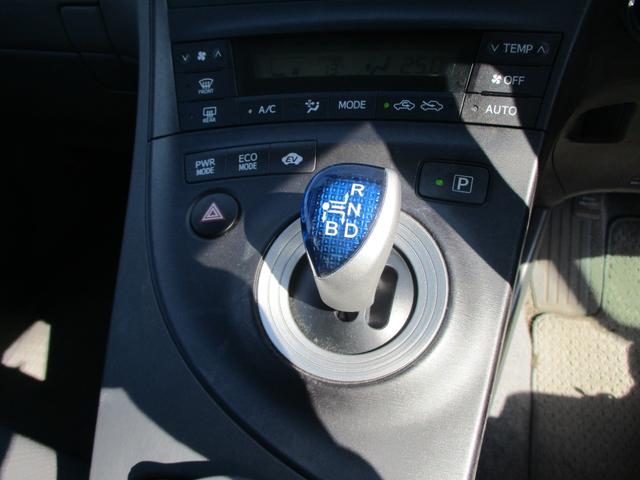 プリウス Ｌ　１オーナー　ＳＤナビ　ワンセグ　ＥＴＣ　前後ドライブレコーダー　プッシュスタート　オートライト　タイヤ９分山　カーテンＳＲＳ　禁煙車　ウインカーミラー　ｉ－ｓｔｏｐ（10枚目）