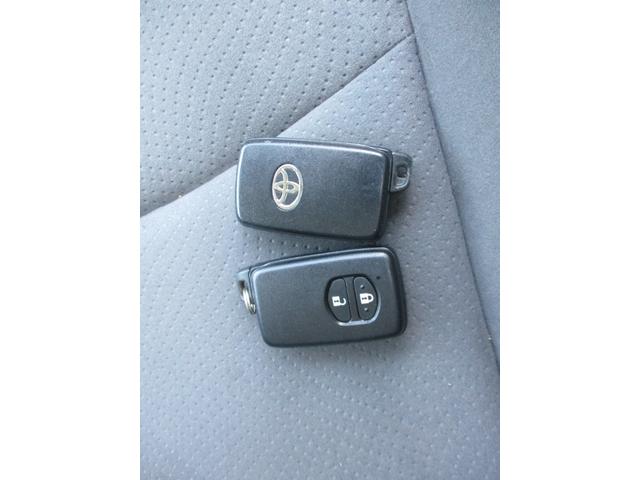 プリウス Ｌ　１オーナー　ＳＤナビ　ワンセグ　ＥＴＣ　前後ドライブレコーダー　プッシュスタート　オートライト　タイヤ９分山　カーテンＳＲＳ　禁煙車　ウインカーミラー　ｉ－ｓｔｏｐ（15枚目）