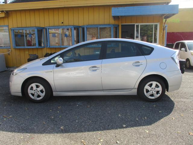 プリウス Ｌ　１オーナー　ＳＤナビ　ワンセグ　ＥＴＣ　前後ドライブレコーダー　プッシュスタート　オートライト　タイヤ９分山　カーテンＳＲＳ　禁煙車　ウインカーミラー　ｉ－ｓｔｏｐ（24枚目）