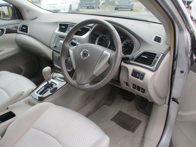 シルフィ Ｇ　車検２年　ＨＩＤライト　フォグランプ　ＣＤ　プッシュスタート　アルミ　禁煙車　サイドエアバッグ　オートエアコン（8枚目）