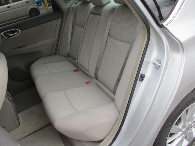 シルフィ Ｇ　車検２年　ＨＩＤライト　フォグランプ　ＣＤ　プッシュスタート　アルミ　禁煙車　サイドエアバッグ　オートエアコン（18枚目）