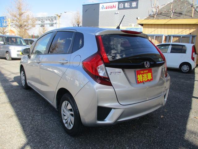 フィット １３Ｇ・Ｌパッケージ　１オーナー　ＳＤナビ　ワンセグ　ＬＥＤライト　衝突軽減ブレーキサポート　ＥＴＣ　オートライトエアコン　プッシュスイッチ　車検９年付　禁煙車　タイヤ８分山　ウインカーミラー（6枚目）