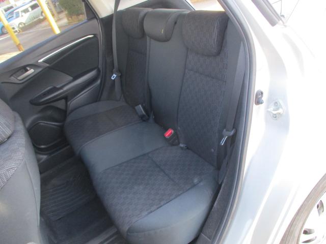 フィット １３Ｇ・Ｌパッケージ　１オーナー　ＳＤナビ　ワンセグ　ＬＥＤライト　衝突軽減ブレーキサポート　ＥＴＣ　オートライトエアコン　プッシュスイッチ　車検９年付　禁煙車　タイヤ８分山　ウインカーミラー（18枚目）