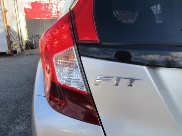 フィット １３Ｇ・Ｌパッケージ　１オーナー　ＳＤナビ　ワンセグ　ＬＥＤライト　衝突軽減ブレーキサポート　ＥＴＣ　オートライトエアコン　プッシュスイッチ　車検９年付　禁煙車　タイヤ８分山　ウインカーミラー（25枚目）