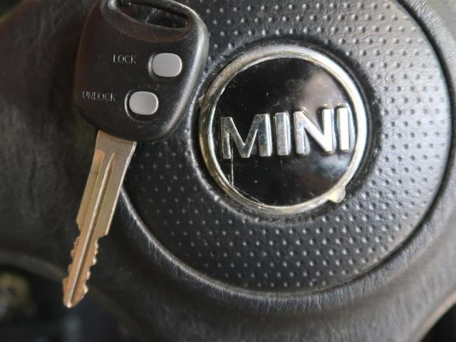 【キーレス】少し離れた場所からでもボタン一つでドアの開錠・施錠ができるのでとっても便利！ドアの鍵穴周りに傷をつけることもありません 7