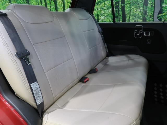 後部座席も気になるようなキズ・汚れやへたり等、大きなダメージはなく、良好な状態です。 13