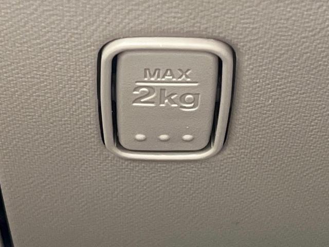F 禁煙車 キーレスエントリー 運転席助手席エアバッグ パワーウィンドウ パワードアロック セキュリティーアラーム 14インチアルミホイール エアコン 純正オーディオ CDプレイヤー(8枚目)