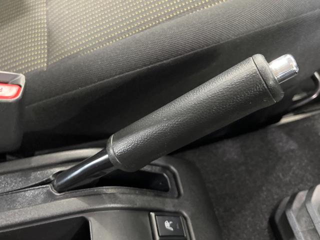 XC 4WD MT 禁煙車 クルーズコントロール LEDヘッドライト スマートキー オートライト オートエアコン 純正16インチアルミホイール 革巻きステアリング CD再生オーディオ 横滑防止装置(22枚目)