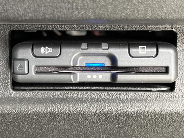 XC 4WD MT 禁煙車 クルーズコントロール LEDヘッドライト スマートキー オートライト オートエアコン 純正16インチアルミホイール 革巻きステアリング CD再生オーディオ 横滑防止装置(28枚目)