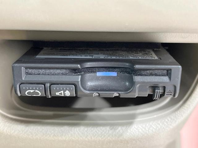 パステル　禁煙車　ＳＤナビ　フルセグＴＶ　ＣＤ／ＤＶＤ再生　スマートキー　オートエアコン　ＥＴＣ　プライバシーガラス　ドアバイザー　衝突安全ボディ　盗難防止システム　エアバッグ　ＡＢＳ　ベンチシート(5枚目)