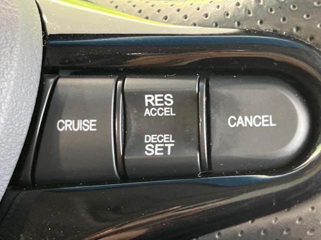 フィットシャトルハイブリッド ハイブリッド・スマートセレクションクールエディション　禁煙車　純正ナビ　バックカメラ　クルーズコントロール　シートヒーター　ＨＩＤヘッド＆フォグ　オートライト　パドルシフト　ＥＴＣ　純正１５インチアルミホイール　スマートキー　横滑り防止装置（5枚目）