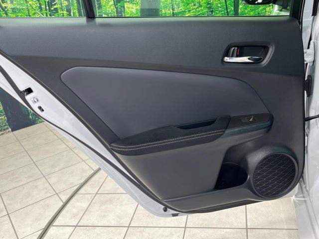 プリウスＰＨＶ Ｓナビパッケージ・ＧＲスポーツ　禁煙車　セーフティセンス　レーダークルーズ　純正ナビ　バックカメラ　ＥＴＣ　Ｂｌｕｅｔｏｏｔｈ　フルセグ　ＡＣ１００Ｖ電源　シートヒーター　ハーフレザーシート　ＬＥＤヘッド／フォグ　純正１８インチＡＷ（32枚目）