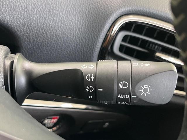 プリウスＰＨＶ Ｓナビパッケージ・ＧＲスポーツ　禁煙車　セーフティセンス　レーダークルーズ　純正ナビ　バックカメラ　ＥＴＣ　Ｂｌｕｅｔｏｏｔｈ　フルセグ　ＡＣ１００Ｖ電源　シートヒーター　ハーフレザーシート　ＬＥＤヘッド／フォグ　純正１８インチＡＷ（51枚目）
