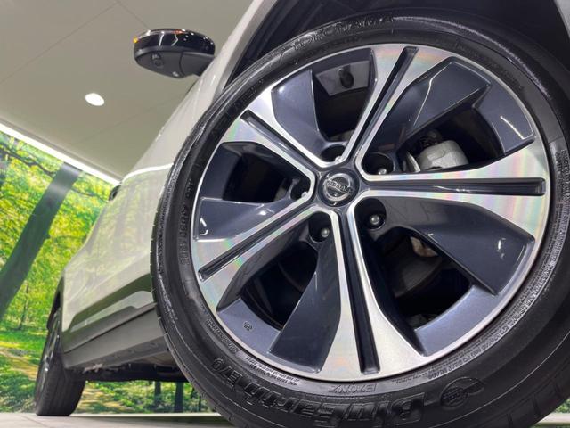 キックス Ｘ　全周囲カメラ　純正９型ナビ　プロパイロット　禁煙車　シートヒーター　スマートキー＆プッシュスタート　ＬＥＤヘッド＆フォグ　ルーフレール　ＥＴＣ　デジタルインナーミラー　オートライト　１７インチＡＷ（13枚目）