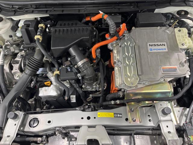 キックス Ｘ　全周囲カメラ　純正９型ナビ　プロパイロット　禁煙車　シートヒーター　スマートキー＆プッシュスタート　ＬＥＤヘッド＆フォグ　ルーフレール　ＥＴＣ　デジタルインナーミラー　オートライト　１７インチＡＷ（18枚目）