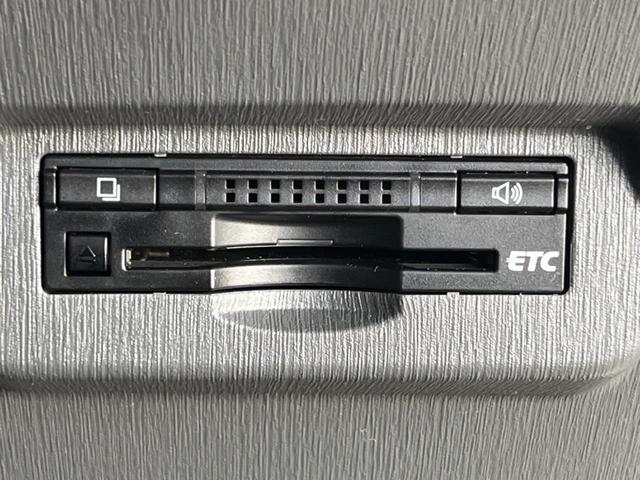 プリウスアルファ Ｓツーリングセレクション　純正８型ナビ　バックカメラ　Ｂｌｕｅｔｏｏｔｈ　ＥＴＣ　スマートキー＆プッシュスタート　オートエアコン　オートライト　ＬＥＤヘッドライト　禁煙車　純正１７インチＡＷ　電動格納ミラー　ドアバイザー（5枚目）