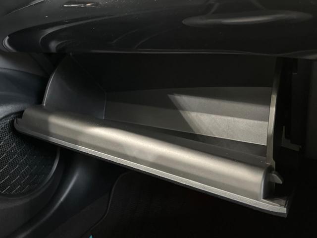 プリウス Ａプレミアム　純正９型ナビ　バックカメラ　１００Ｖ電源　パーキングアシスト　レーダークルーズコントロール　ブラインドスポットモニター　ドライブレコーダー　ＥＴＣ　ＬＥＤヘッド＆フォグ　前席シートヒーター（62枚目）