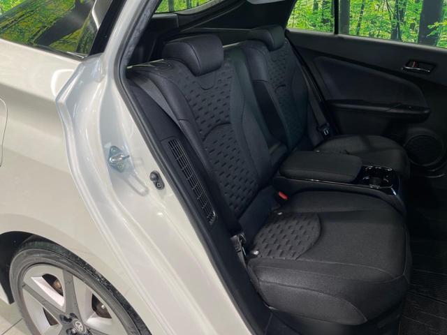 プリウスＰＨＶ Ａユーティリティプラス　純正１１型ナビ　バックカメラ　レーダクルーズコントロール　シートヒーター　ブラインドスポットモニター　ＥＴＣ　オートライト　ＬＥＤヘッドライト　禁煙車　衝突被害軽減装置　純正１７インチＡＷ（9枚目）