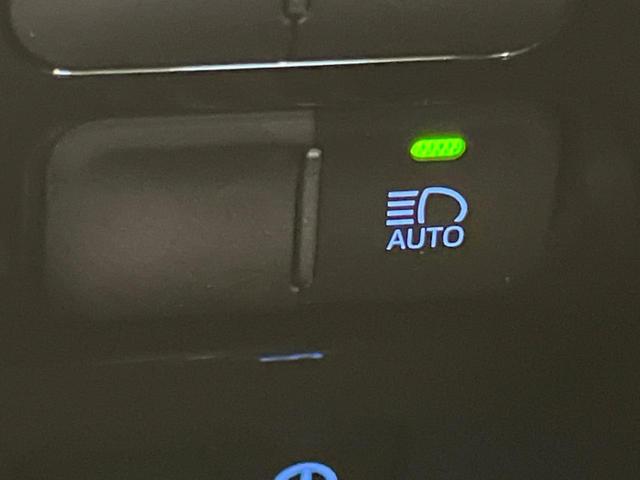 プリウスＰＨＶ Ａユーティリティプラス　純正１１型ナビ　バックカメラ　レーダクルーズコントロール　シートヒーター　ブラインドスポットモニター　ＥＴＣ　オートライト　ＬＥＤヘッドライト　禁煙車　衝突被害軽減装置　純正１７インチＡＷ（35枚目）