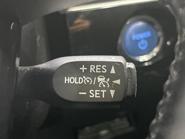 プリウス ＳセーフティプラスＩＩ　ＴＲＤフルエアロ　１０型ナビ　Ｂｌｕｅｔｏｏｔｈ　衝突被害軽減システム　レーダークルーズ　禁煙車　ＡＣ１００Ｖ電源　ブラインドスポットモニター　ＬＥＤヘッド／フォグ　オートハイビーム　車線逸脱警報（5枚目）