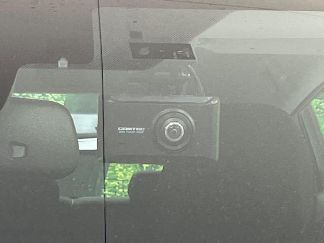 プリウス ＳセーフティプラスＩＩ　ＴＲＤフルエアロ　１０型ナビ　Ｂｌｕｅｔｏｏｔｈ　衝突被害軽減システム　レーダークルーズ　禁煙車　ＡＣ１００Ｖ電源　ブラインドスポットモニター　ＬＥＤヘッド／フォグ　オートハイビーム　車線逸脱警報（7枚目）