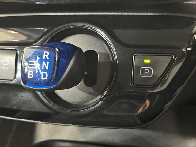 プリウス ＳセーフティプラスＩＩ　ＴＲＤフルエアロ　１０型ナビ　Ｂｌｕｅｔｏｏｔｈ　衝突被害軽減システム　レーダークルーズ　禁煙車　ＡＣ１００Ｖ電源　ブラインドスポットモニター　ＬＥＤヘッド／フォグ　オートハイビーム　車線逸脱警報（24枚目）