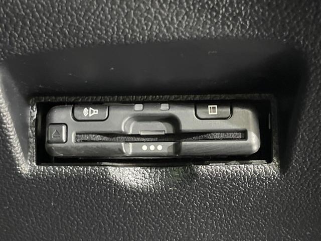 プリウス ＳセーフティプラスＩＩ　ＴＲＤフルエアロ　１０型ナビ　Ｂｌｕｅｔｏｏｔｈ　衝突被害軽減システム　レーダークルーズ　禁煙車　ＡＣ１００Ｖ電源　ブラインドスポットモニター　ＬＥＤヘッド／フォグ　オートハイビーム　車線逸脱警報（34枚目）