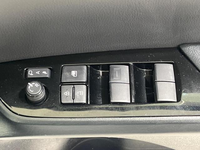 プリウス ＳセーフティプラスＩＩ　ＴＲＤフルエアロ　１０型ナビ　Ｂｌｕｅｔｏｏｔｈ　衝突被害軽減システム　レーダークルーズ　禁煙車　ＡＣ１００Ｖ電源　ブラインドスポットモニター　ＬＥＤヘッド／フォグ　オートハイビーム　車線逸脱警報（45枚目）