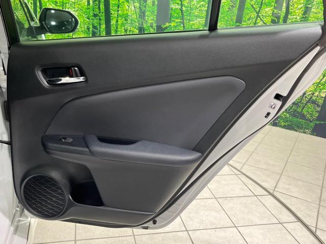 プリウス ＳセーフティプラスＩＩ　ＴＲＤフルエアロ　１０型ナビ　Ｂｌｕｅｔｏｏｔｈ　衝突被害軽減システム　レーダークルーズ　禁煙車　ＡＣ１００Ｖ電源　ブラインドスポットモニター　ＬＥＤヘッド／フォグ　オートハイビーム　車線逸脱警報（49枚目）