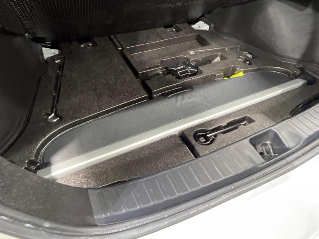 プリウス ＳセーフティプラスＩＩ　ＴＲＤフルエアロ　１０型ナビ　Ｂｌｕｅｔｏｏｔｈ　衝突被害軽減システム　レーダークルーズ　禁煙車　ＡＣ１００Ｖ電源　ブラインドスポットモニター　ＬＥＤヘッド／フォグ　オートハイビーム　車線逸脱警報（53枚目）