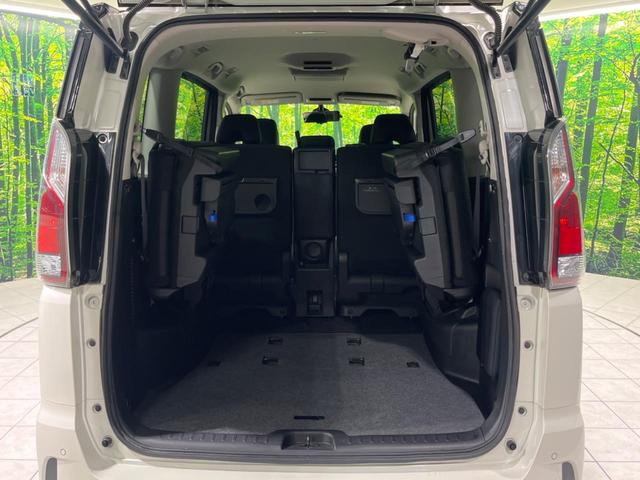 セレナ ハイウェイスター フリップダウンモニター ハンズフリー機能付き両側電動スライドドア 純正9型ナビ 全周囲カメラ プロパイロット 衝突被害軽減システム クリアランスソナー ETC Bluetooth 純正16インチAW(11枚目)