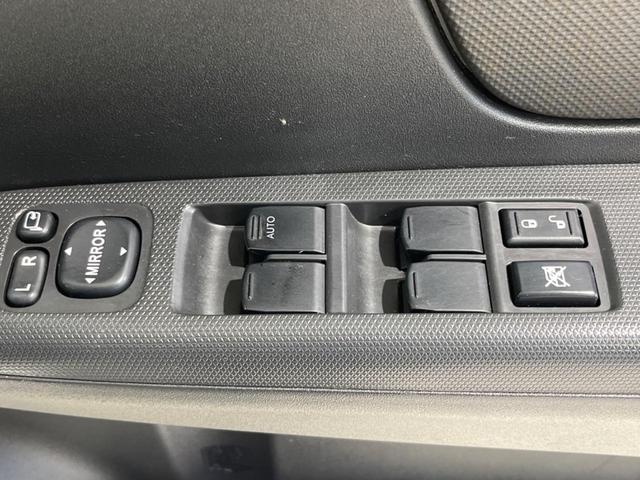 ステラ カスタムRリミテッド 純正ナビ 禁煙車 ETC スマートキー 純正14インチAW HIDヘッドライト オートエアコン シートリフター 電動格納ミラー 地デジ CD再生 盗難防止装置 プライバシーガラス 衝突安全ボディー(7枚目)