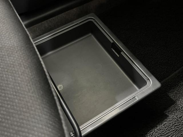 ステラ カスタムRリミテッド 純正ナビ 禁煙車 ETC スマートキー 純正14インチAW HIDヘッドライト オートエアコン シートリフター 電動格納ミラー 地デジ CD再生 盗難防止装置 プライバシーガラス 衝突安全ボディー(40枚目)