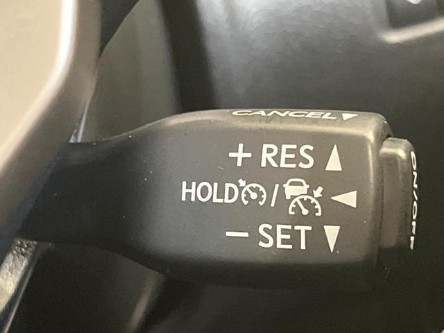 ＩＳ ＩＳ３００ｈ　純正１０．３型ナビ　衝突被害軽減システム　レーダークルーズ　禁煙車　Ｂｌｕｅｔｏｏｔｈ　ＥＴＣ　バックカメラ　ドラレコ　シートヒーター　クリアランスソナ　ＬＥＤヘッドライト　デュアルオートエアコン（5枚目）