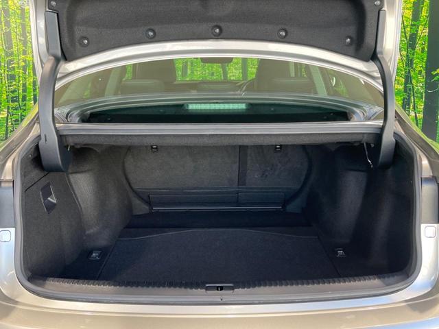 ＩＳ ＩＳ３００ｈ　純正１０．３型ナビ　衝突被害軽減システム　レーダークルーズ　禁煙車　Ｂｌｕｅｔｏｏｔｈ　ＥＴＣ　バックカメラ　ドラレコ　シートヒーター　クリアランスソナ　ＬＥＤヘッドライト　デュアルオートエアコン（10枚目）