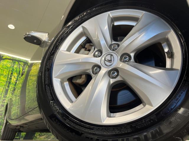 ＩＳ ＩＳ３００ｈ　純正１０．３型ナビ　衝突被害軽減システム　レーダークルーズ　禁煙車　Ｂｌｕｅｔｏｏｔｈ　ＥＴＣ　バックカメラ　ドラレコ　シートヒーター　クリアランスソナ　ＬＥＤヘッドライト　デュアルオートエアコン（13枚目）