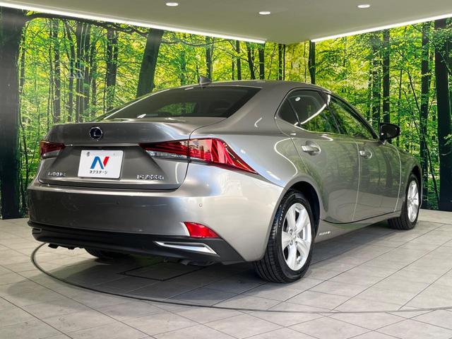 ＩＳ ＩＳ３００ｈ　純正１０．３型ナビ　衝突被害軽減システム　レーダークルーズ　禁煙車　Ｂｌｕｅｔｏｏｔｈ　ＥＴＣ　バックカメラ　ドラレコ　シートヒーター　クリアランスソナ　ＬＥＤヘッドライト　デュアルオートエアコン（16枚目）