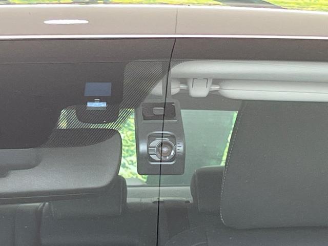 ＩＳ ＩＳ３００ｈ　純正１０．３型ナビ　衝突被害軽減システム　レーダークルーズ　禁煙車　Ｂｌｕｅｔｏｏｔｈ　ＥＴＣ　バックカメラ　ドラレコ　シートヒーター　クリアランスソナ　ＬＥＤヘッドライト　デュアルオートエアコン（23枚目）