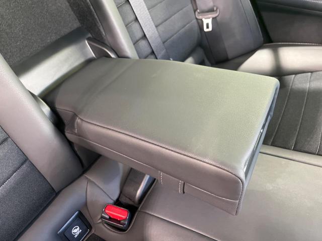 ＩＳ ＩＳ３００ｈ　純正１０．３型ナビ　衝突被害軽減システム　レーダークルーズ　禁煙車　Ｂｌｕｅｔｏｏｔｈ　ＥＴＣ　バックカメラ　ドラレコ　シートヒーター　クリアランスソナ　ＬＥＤヘッドライト　デュアルオートエアコン（50枚目）